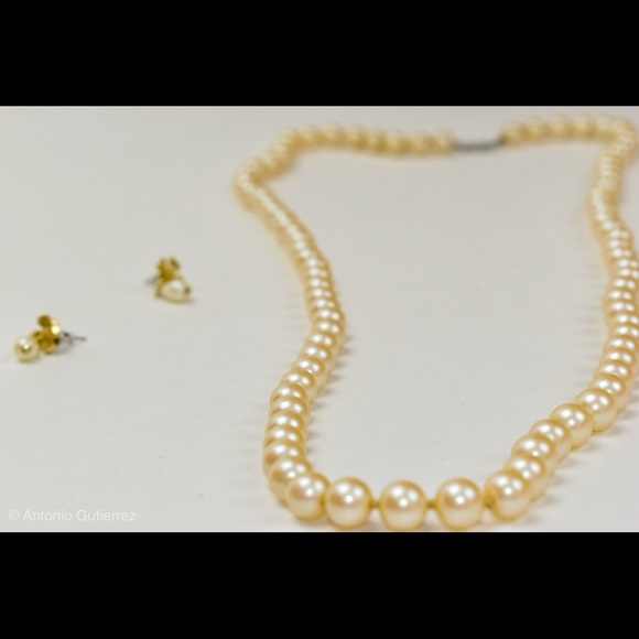 Pearl set necklace and the earrings - Picture 5 of 8